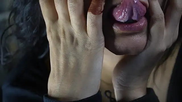 Snapshot of -AyeshaSinghania- chatting on 10.03.25 -AyeshaSinghania- online show from 10.03.25