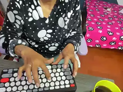 daleska ayala 1 online show from 11.14.25