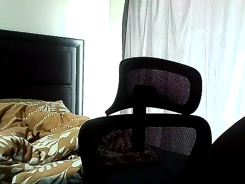 Snapshot of Yardie_bone chatting on 12.16.25 Yardie bone online show from 12.16.25