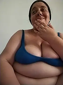 Snapshot of BustyBabyOfficial chatting on 10.01.25 BustyBabyOfficial online show from 10.01.25