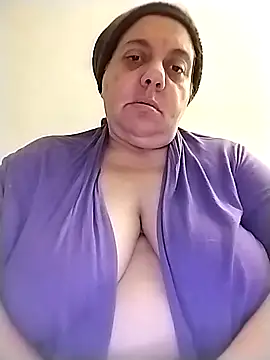 Snapshot of BustyBabyOfficial chatting on 10.18.25 BustyBabyOfficial online show from 10.18.25