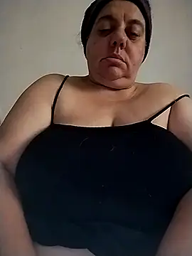 Snapshot of BustyBabyOfficial chatting on 11.02.25 BustyBabyOfficial online show from 11.02.25