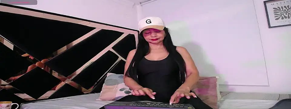 EVA45LOVES online show from 11.10.25