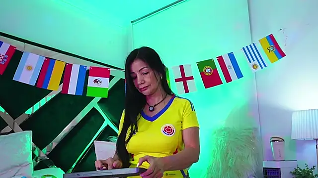 EVA45LOVES online show from 06.11.26