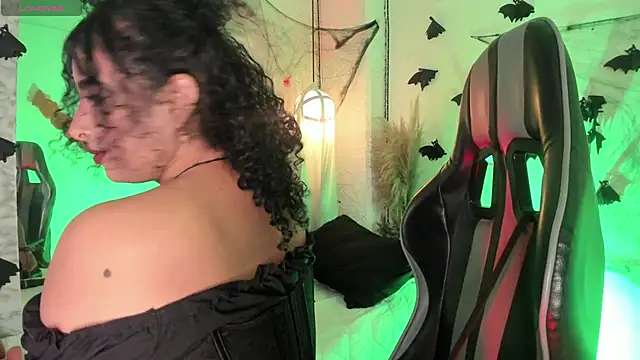 Snapshot of Alizon_1 chatting on 10.23.25 Alizon 1 online show from 10.23.25