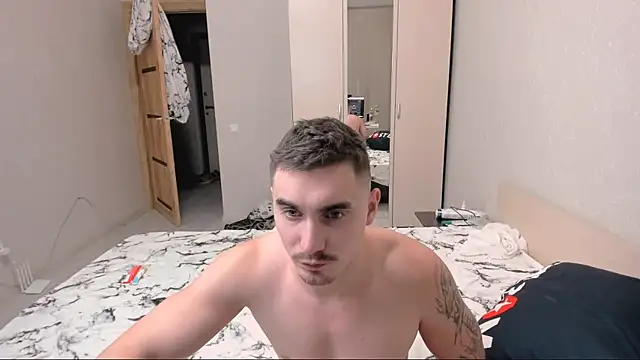 Snapshot of OliviaLukas chatting on 12.12.24 OliviaLukas online show from 12.12.24