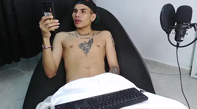 hot king20 online show from 02.26.25