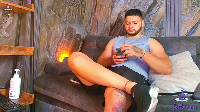 Snapshot of Andrew_Brown chatting on 02.12.25 Andrew Brown online show from 02.12.25