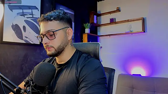 Snapshot of Andrew_Brown chatting on 10.17.25 Andrew Brown online show from 10.17.25