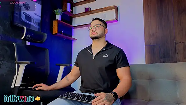 Snapshot of Andrew_Brown chatting on 10.24.25 Andrew Brown online show from 10.24.25