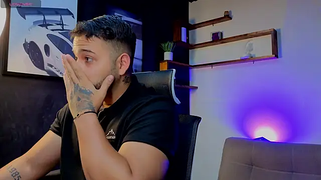 Snapshot of Andrew_Brown chatting on 10.25.25 Andrew Brown online show from 10.25.25