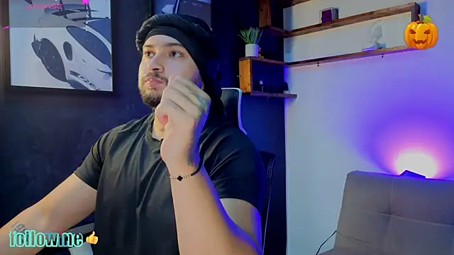 Snapshot of Andrew_Brown chatting on 11.04.25 Andrew Brown online show from 11.04.25