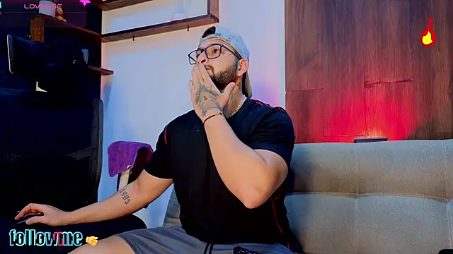 Snapshot of Andrew_Brown chatting on 11.28.25 Andrew Brown online show from 11.28.25