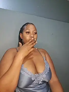 Snapshot of Toya_P chatting on 10.08.25 Toya P online show from 10.08.25