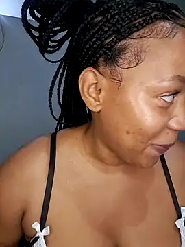 Snapshot of Toya_P chatting on 10.18.25 Toya P online show from 10.18.25