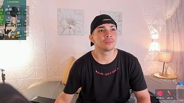 Snapshot of JUANDIAMONDS98 chatting on 11.19.25 JUANDIAMONDS98 online show from 11.19.25