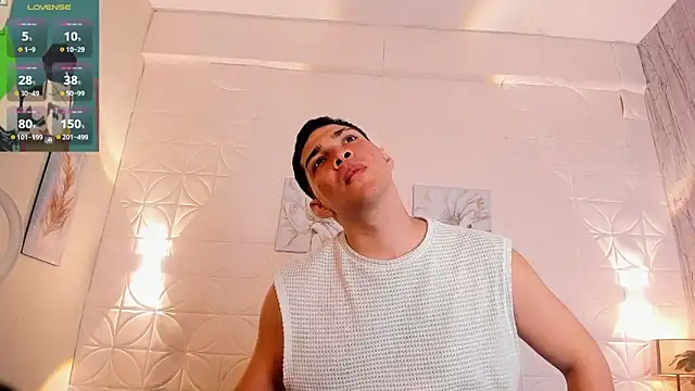 Snapshot of JUANDIAMONDS98 chatting on 11.20.25 JUANDIAMONDS98 online show from 11.20.25