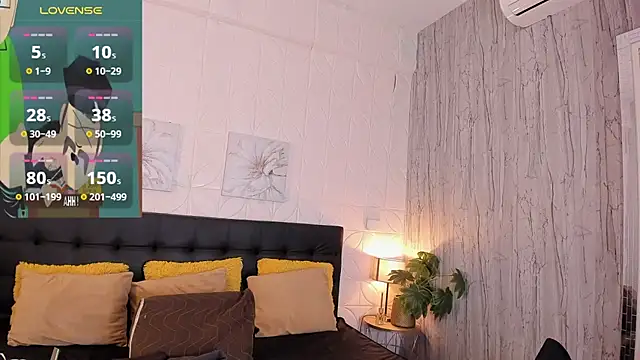 Snapshot of JUANDIAMONDS98 chatting on 11.24.25 JUANDIAMONDS98 online show from 11.24.25