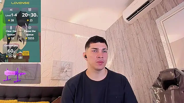 Snapshot of JUANDIAMONDS98 chatting on 11.25.25 JUANDIAMONDS98 online show from 11.25.25