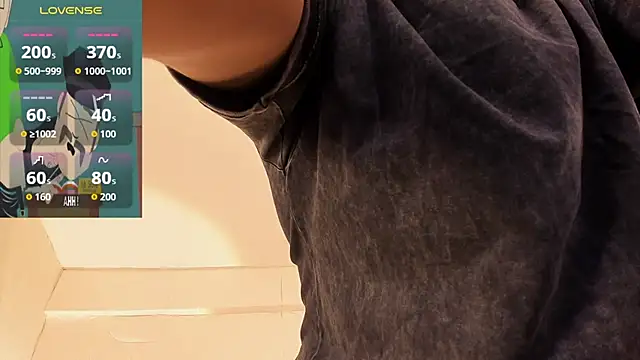 Snapshot of JUANDIAMONDS98 chatting on 11.28.25 JUANDIAMONDS98 online show from 11.28.25