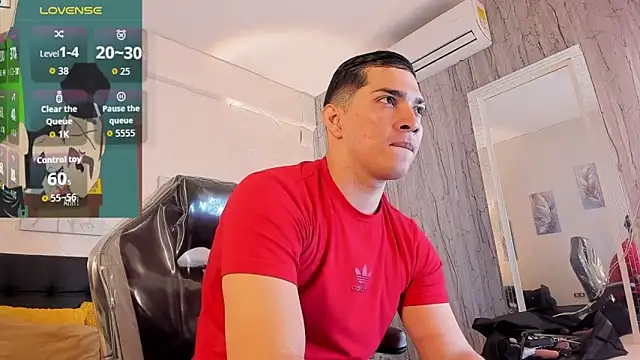 Snapshot of JUANDIAMONDS98 chatting on 11.30.25 JUANDIAMONDS98 online show from 11.30.25