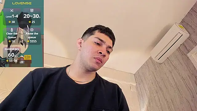 Snapshot of JUANDIAMONDS98 chatting on 12.02.25 JUANDIAMONDS98 online show from 12.02.25