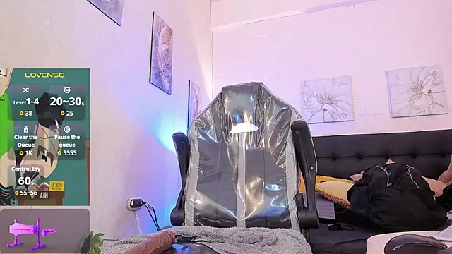 Snapshot of JUANDIAMONDS98 chatting on 12.14.25 JUANDIAMONDS98 online show from 12.14.25