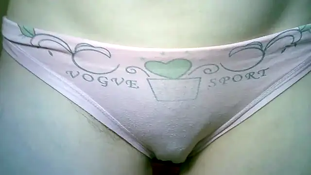 Snapshot of VikkyVikiss chatting on 09.25.25 VikkyVikiss online show from 09.25.25