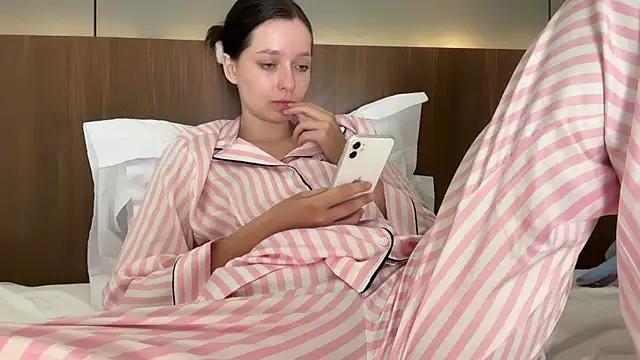 Snapshot of _liatris_ chatting on 12.09.24  liatris  online show from 12.09.24