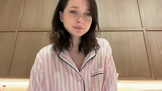 Snapshot of _liatris_ chatting on 12.31.24  liatris  online show from 12.31.24