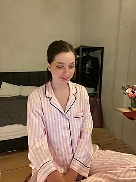 Snapshot of _liatris_ chatting on 03.12.25  liatris  online show from 03.12.25