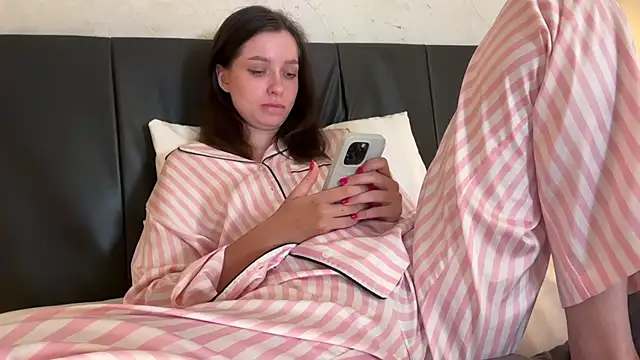 Snapshot of _liatris_ chatting on 03.12.25  liatris  online show from 03.12.25