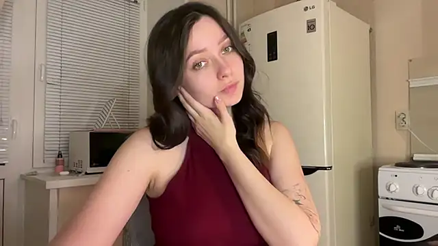 Snapshot of _liatris_ chatting on 10.21.25  liatris  online show from 10.21.25