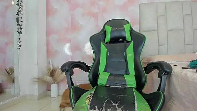 aida rose  online show from 03.19.25