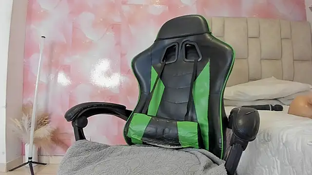 aida rose  online show from 11.21.25