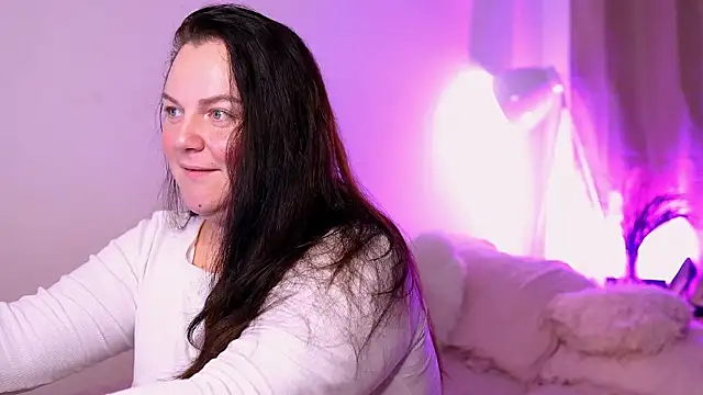 Snapshot of ameliaminkx chatting on 11.28.25 ameliaminkx online show from 11.28.25