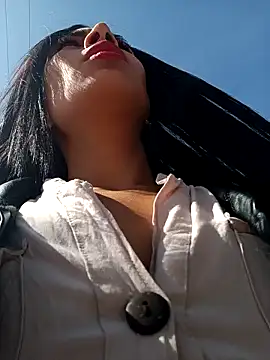 Snapshot of Astrid-- chatting on 01.13.25 Astrid-- online show from 01.13.25