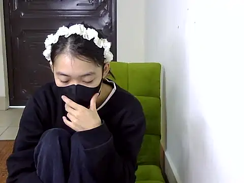Snapshot of DA-EUN chatting on 12.26.24 DA-EUN online show from 12.26.24