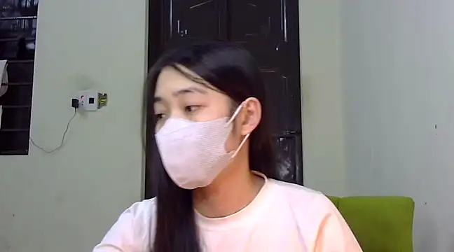 Snapshot of DA-EUN chatting on 02.24.25 DA-EUN online show from 02.24.25