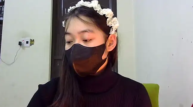 Snapshot of DA-EUN chatting on 02.25.25 DA-EUN online show from 02.25.25