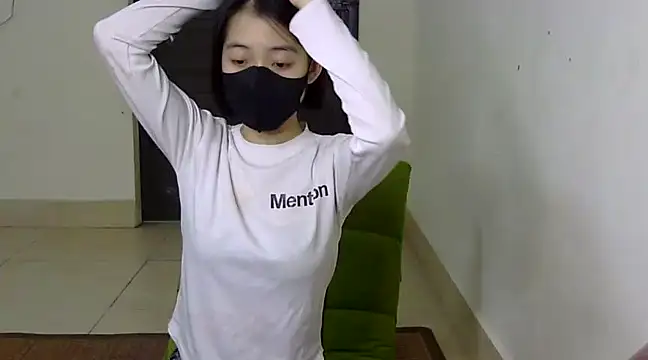 Snapshot of DA-EUN chatting on 03.05.25 DA-EUN online show from 03.05.25