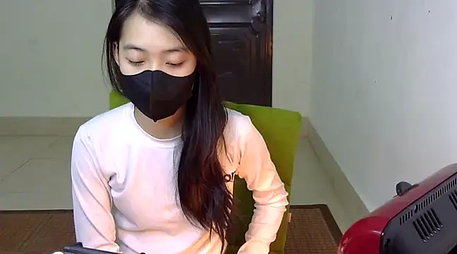 Snapshot of DA-EUN chatting on 03.08.25 DA-EUN online show from 03.08.25
