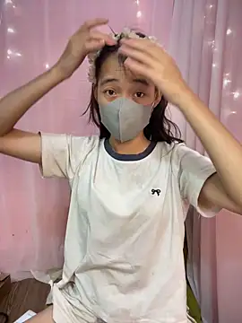 Snapshot of DA-EUN chatting on 09.23.25 DA-EUN online show from 09.23.25