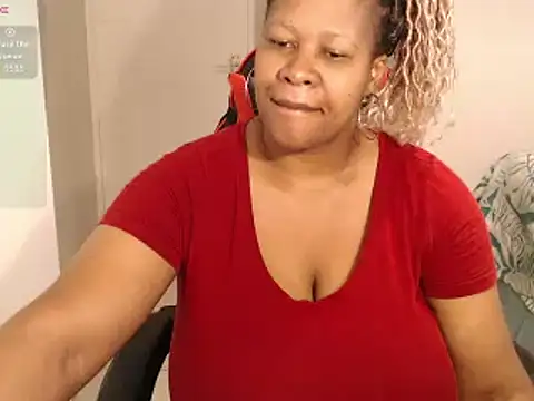 Snapshot of bustylisa1983 chatting on 01.17.25 bustylisa1983 online show from 01.17.25