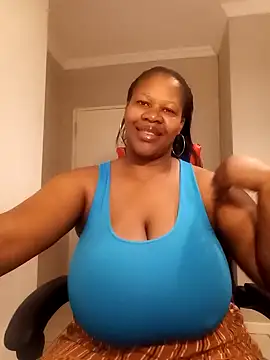 Snapshot of bustylisa1983 chatting on 02.04.25 bustylisa1983 online show from 02.04.25