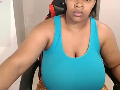 Snapshot of bustylisa1983 chatting on 02.06.25 bustylisa1983 online show from 02.06.25