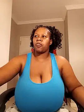 Snapshot of bustylisa1983 chatting on 02.15.25 bustylisa1983 online show from 02.15.25