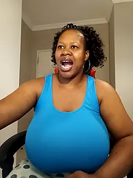 Snapshot of bustylisa1983 chatting on 02.19.25 bustylisa1983 online show from 02.19.25