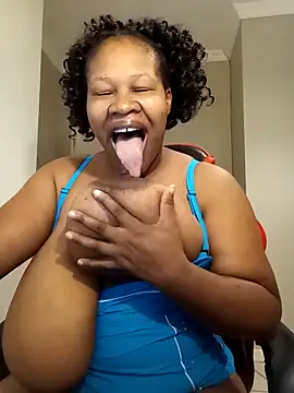 Snapshot of bustylisa1983 chatting on 02.22.25 bustylisa1983 online show from 02.22.25