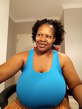 Snapshot of bustylisa1983 chatting on 02.25.25 bustylisa1983 online show from 02.25.25